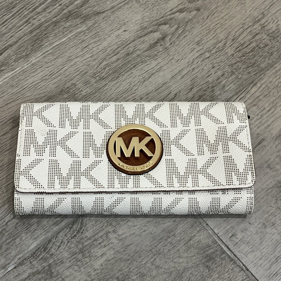 Michael Kors Handbags - Michael Kors Jet Set Large Flap Continental Wallet Vanilla MK Signature